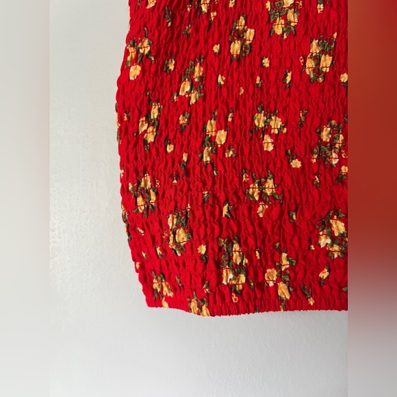 Active USA Floral Crop Top in Red/Yellow, Size Medium - Picture 5 of 5